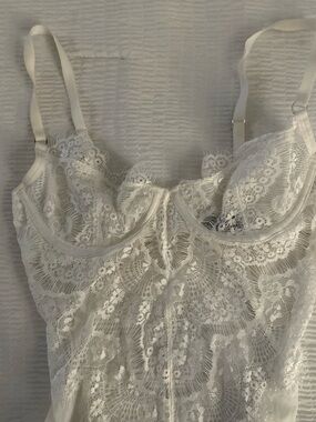 Aritzia White Lace Underwire Bodysuit